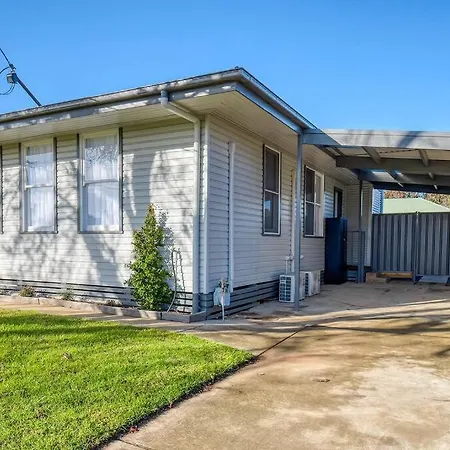 Nth Central 3Br - Split Systems Throughout & Wifi Shepparton Exterior photo