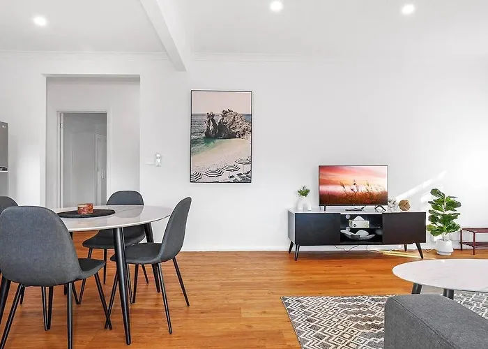 Nth Central 3Br - Split Systems Throughout & Wifi