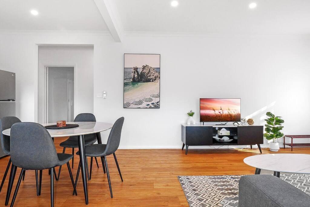 Nth 3br - Split Systems Throughout & Wifi *